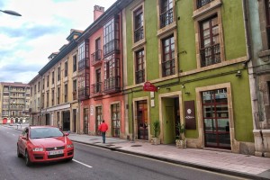 Fachada del restarurante La Dársena en la calle Llano Ponte